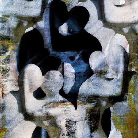 Fotografika - Ale mamy siebie - Dwie splecione sylwetki w czułym uścisku, wizja bliskości w obojętnym świecie.