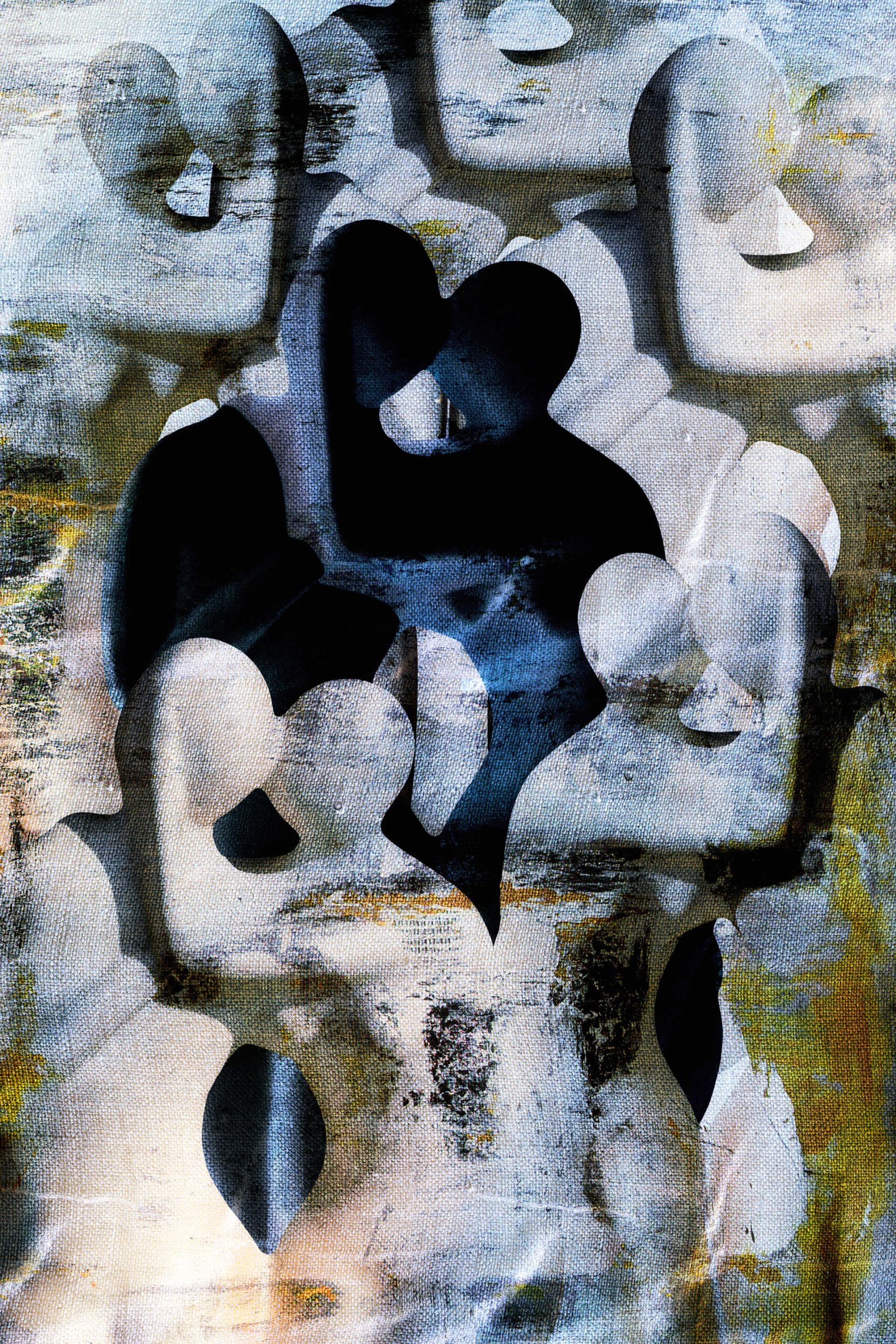 Fotografika - Ale mamy siebie - Dwie splecione sylwetki w czułym uścisku, wizja bliskości w obojętnym świecie.