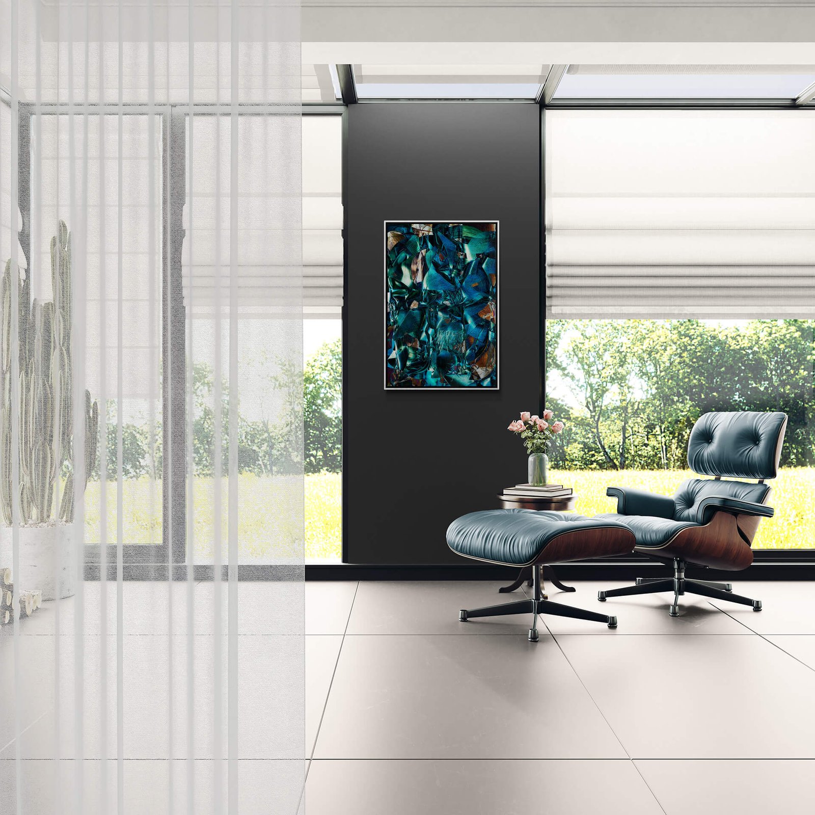 Blyskotki by Ryszard Filipowicz mockup, obraz wiszący na ścianie przestronnego salonu z widokiem na zielony ogród. W salon obok okna stoi elegancki fotel z podnóżkiem, wykonanym ze skóry w kolorze stali.