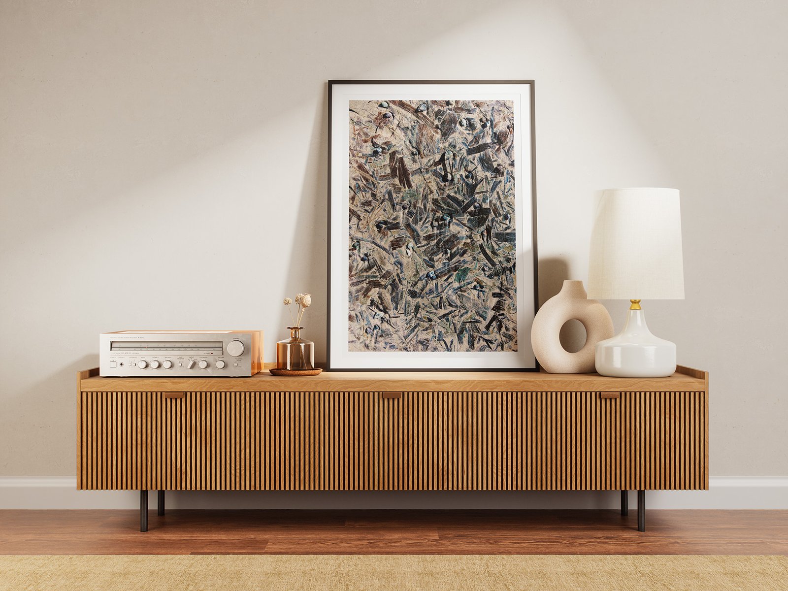 Dancing lines by Ryszard Filipowicz mockup - obraz stojący na komodzie obok radioodbiornika i lampy