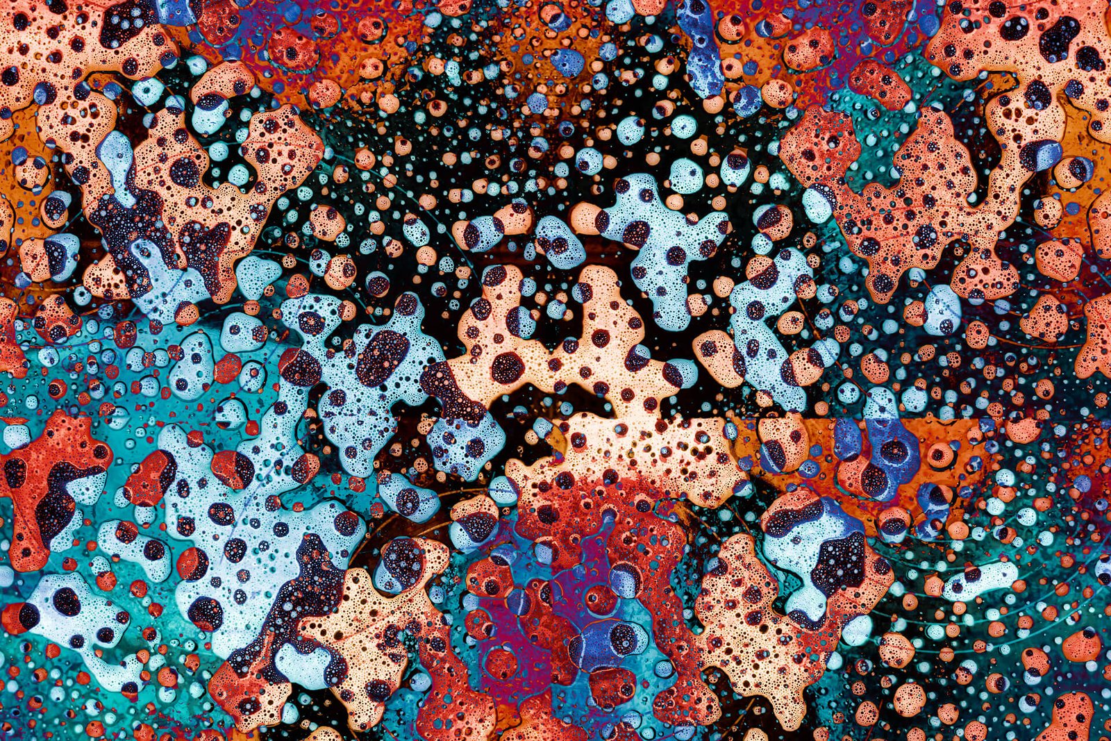 Kosmos - fotografika Kolorowy mix pęcherzyków powietrza, kolorowych plam wyglądających jak widok spod mikroskopu.