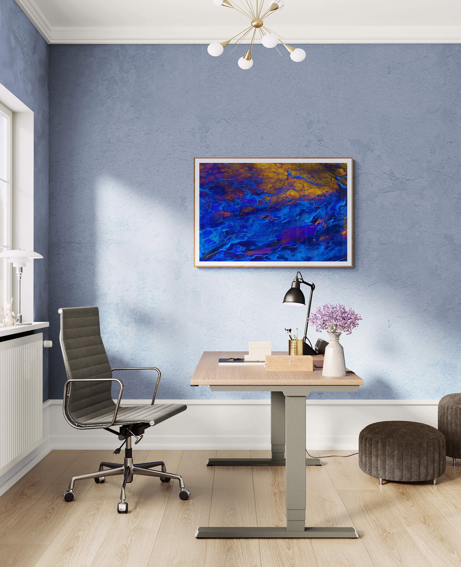 Lawa by Ryszard Filipiowicz mockup, Obraz wiszący w na błękitnej ścianie, w gabinecie z biurkiem i nowoczesnym fotelem.