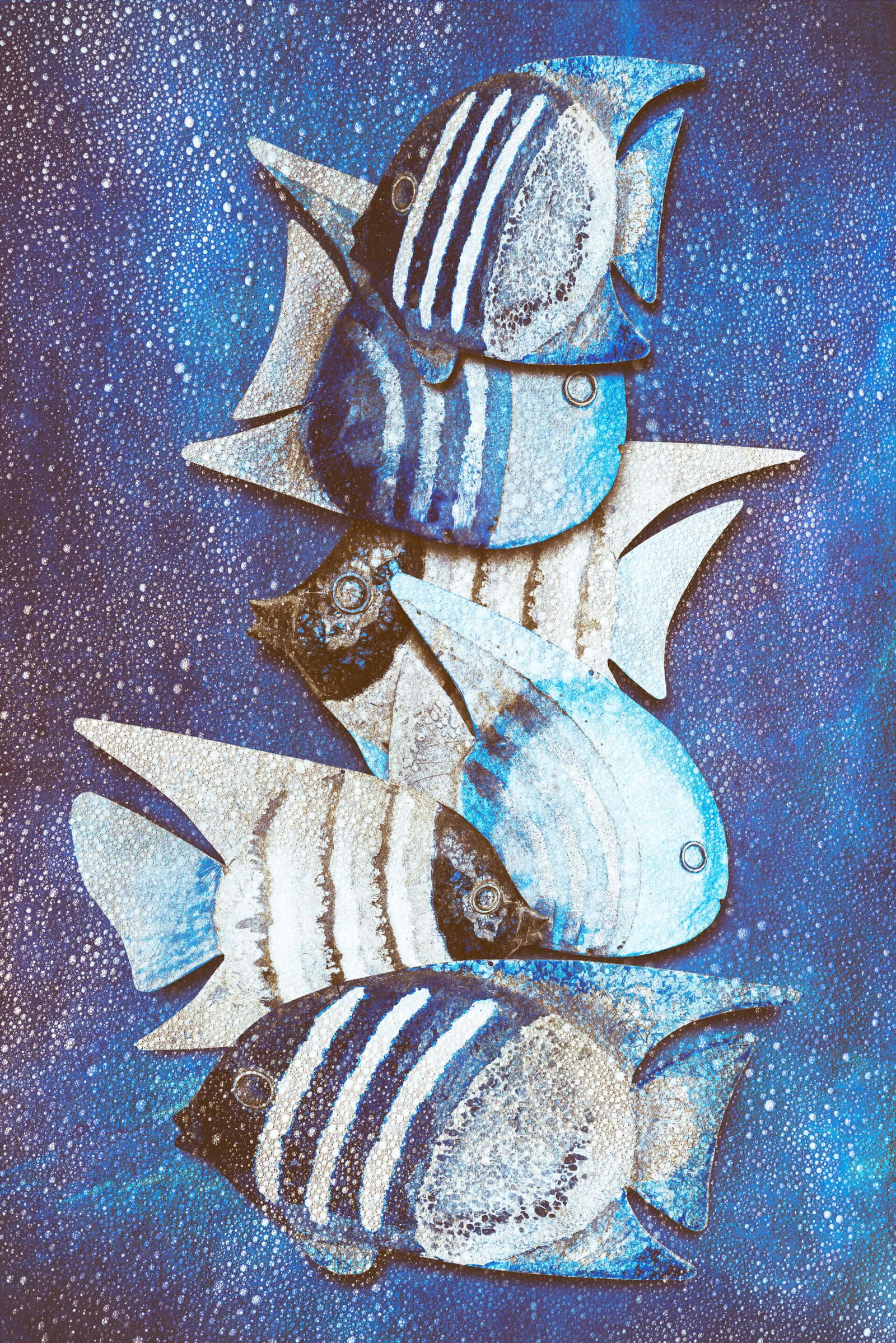 Ławica III - fotografika - Wertykalna kompozycja stylizowanych ryb na ciekawym tle.