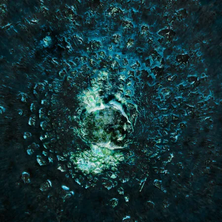 Home Ciemno zielona abstrakcyjna faktura z jasnym, środkowym elementem.